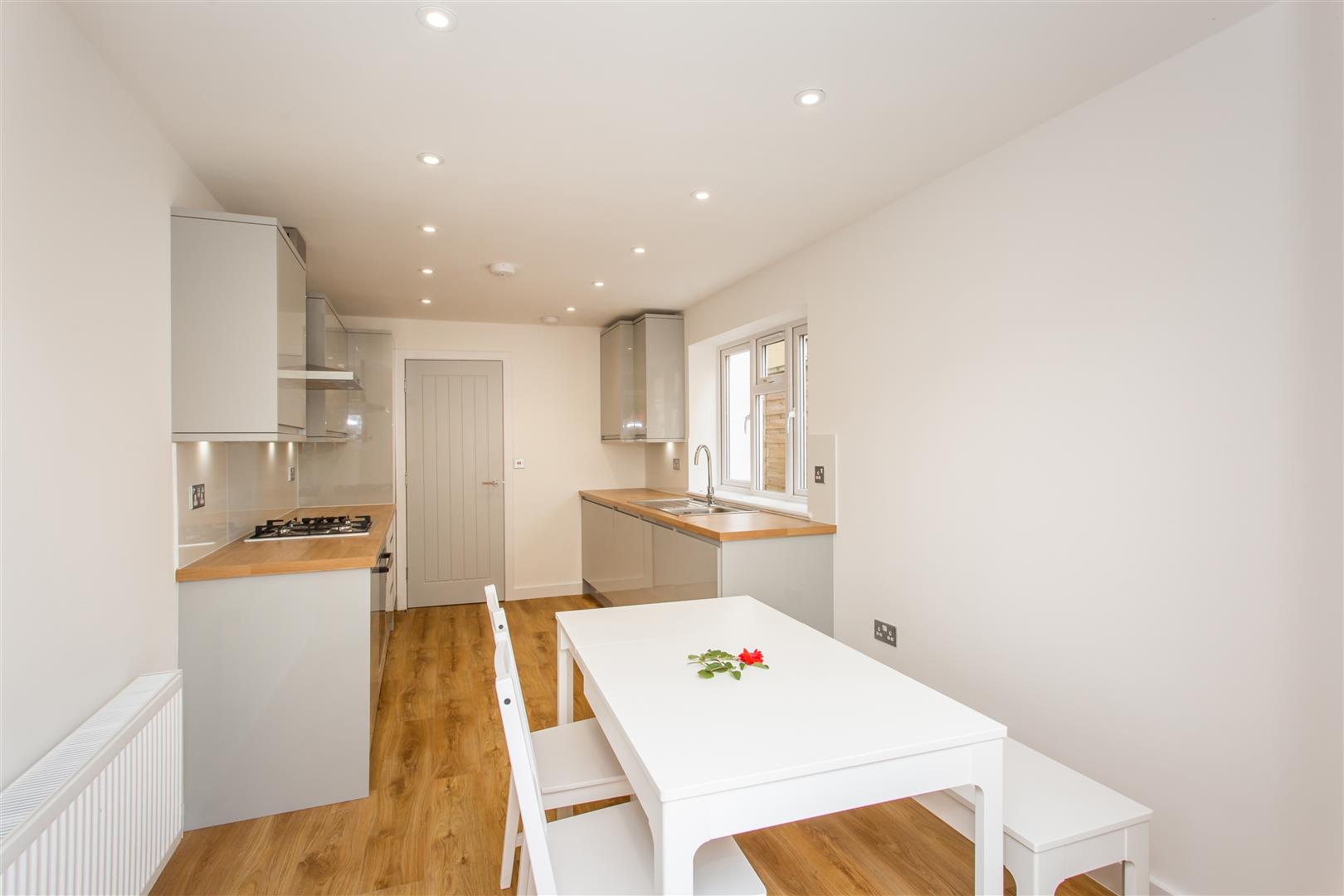 4 bed property in Bow Common Lane, Mile End